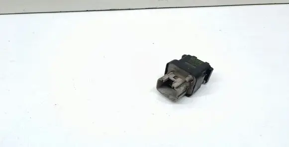 Toyota Yaris Verso Glow plug pre-heat relay 2861067010 1567000671