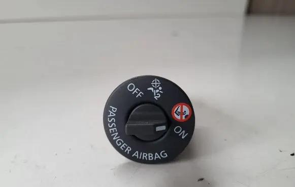 Renault Zoe Passenger airbag on/off switch 681995290R