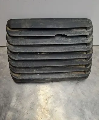 Volkswagen Transporter - Caravelle T4 Quarter panel pressure vent 7D0819111 701819112