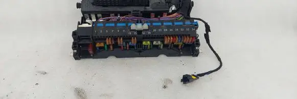 BMW 3 E46 Fuse module 8364540