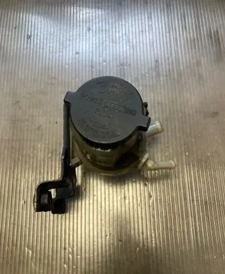 Lexus RX 300 Power steering fluid tank/reservoir 
