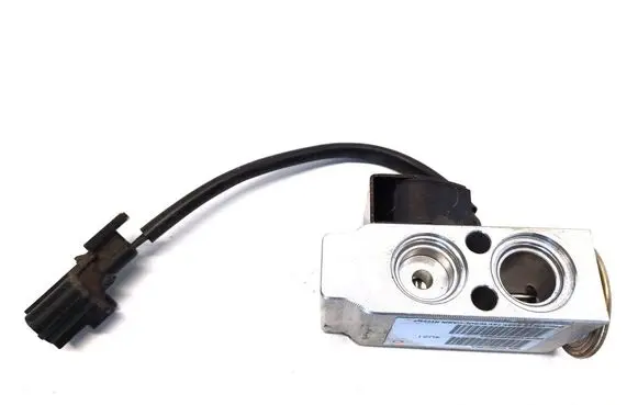 Tesla Model S Air conditioning (A/C) expansion valve 1019544-00-A