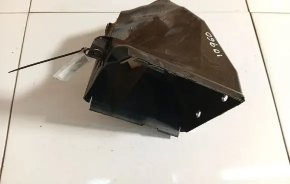 Volkswagen PASSAT B5 Air intake duct part 3B0121467