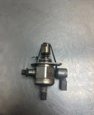 Audi A4 S4 B8 8K Fuel injection high pressure pump 06H127025N 0261520090 100307