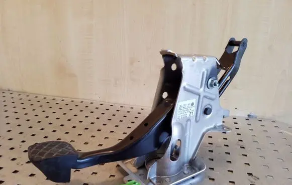 Volkswagen Touran I Brake pedal 1T1721057K