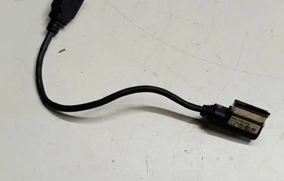 Volkswagen Scirocco USB socket connector 5N0035558T1 5N0035558