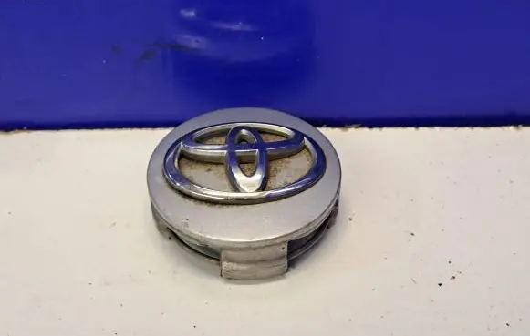 Toyota Auris E180 R20 wheel hub/cap/trim 4260302201
