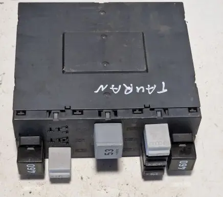 Volkswagen Touran I Comfort/convenience module 3C8937049D 08540750 H54S2602