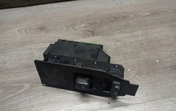 Volvo V70 Electric window control switch 30737519