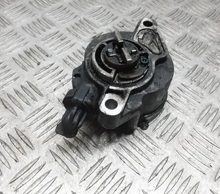 Ford Focus Vacuum pump D1561A 0212N