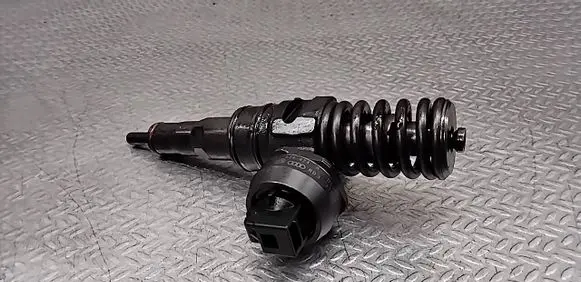 Volkswagen Touareg I Fuel injector 07Z130073H