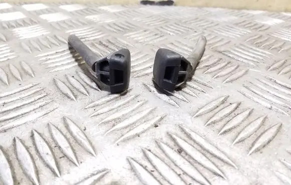 Windshield washer spray nozzle
