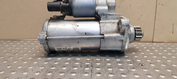 Volkswagen Golf VII Starter motor 02E911024B
