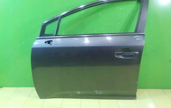 Toyota Avensis T270 Front door PRZOD LEWE