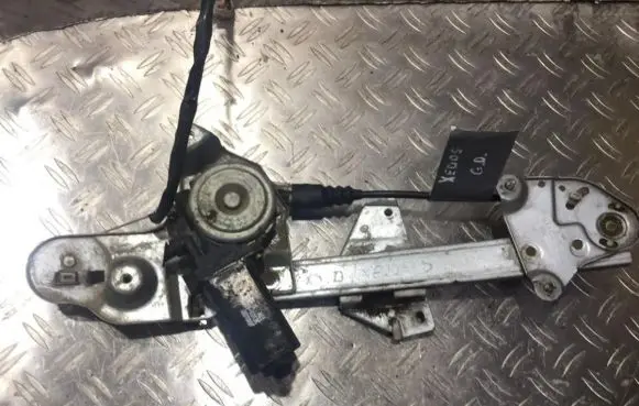Mazda Xedos 9 Sliding door window regulator with motor 61364rh