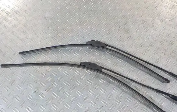 Renault Master III Front wiper blade arm