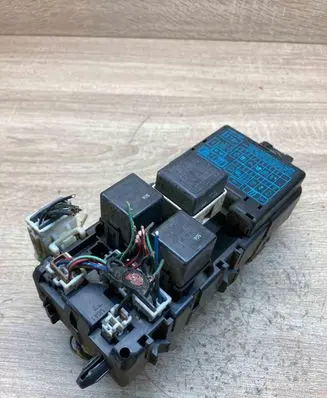 Mitsubishi Carisma Fuse module MB953355 MR193494