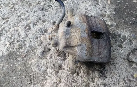 Nissan Primera Front brake caliper