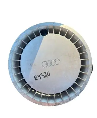 Audi 80 90 B2 R14 wheel hub/cap/trim 811601147B