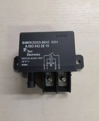 Mercedes-Benz C W204 Charging relay A0035422619 V23132A2001327