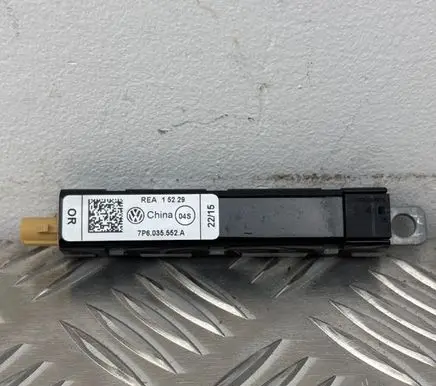 Volkswagen Touareg II Aerial antenna amplifier 7P6035552A