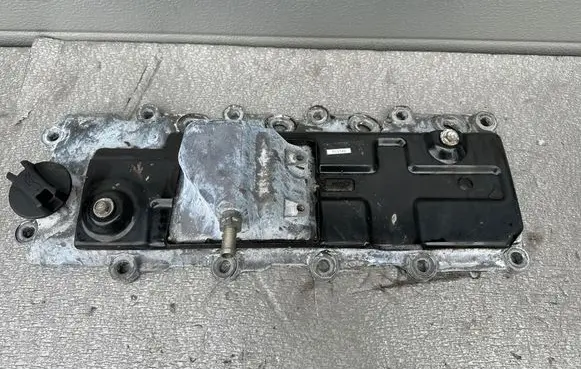 Nissan Patrol Y61 Rocker cam cover 13264VC103