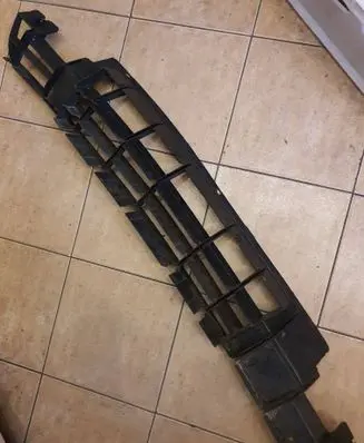 Volkswagen PASSAT B3 Front bumper lower grill 