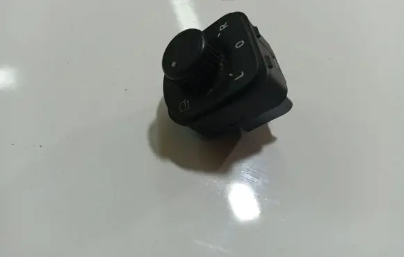 Wing mirror switch