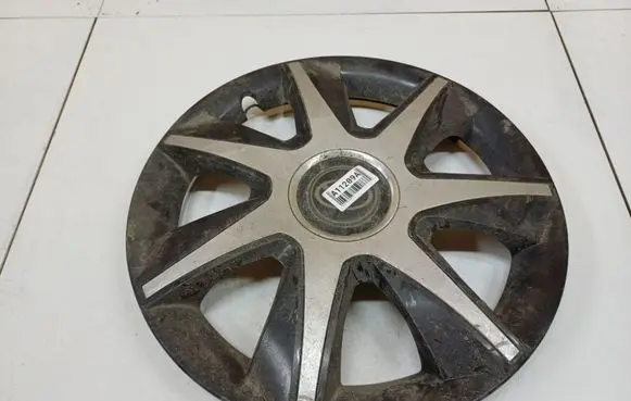 Toyota Yaris R14 wheel hub/cap/trim 