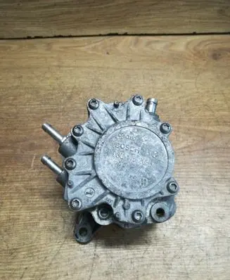 Volkswagen PASSAT B6 Vacuum pump 03G145209C