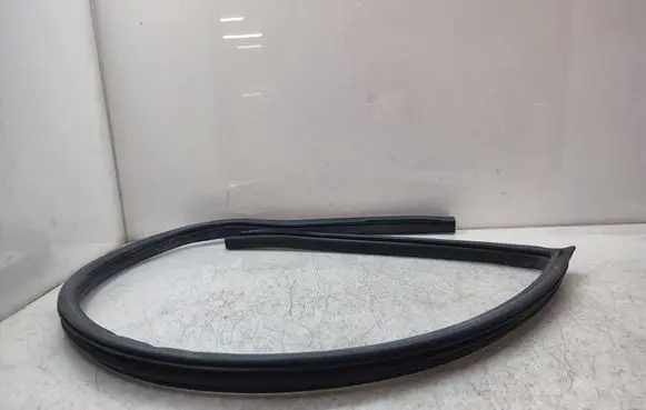 Mitsubishi L200 Front door rubber seal 