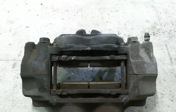 Toyota Land Cruiser (J150) Front brake caliper