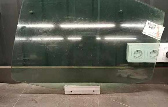 Volvo S60 Rear side window