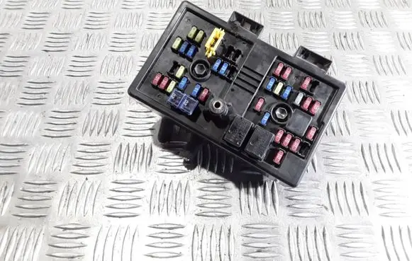 Chevrolet Captiva Fuse module 96821082 9682108282