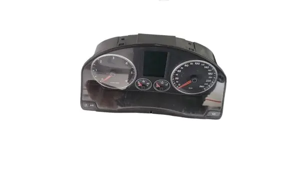 Volkswagen Tiguan Speedometer (instrument cluster) 5N0920870D V0004000 9601907812
