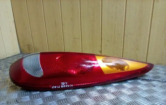 Nissan Almera Tino Rear/tail lights 5251