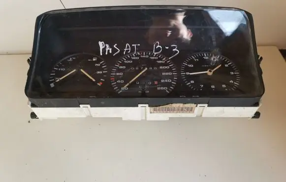 Volkswagen PASSAT B3 Speedometer (instrument cluster) 357919033AG 6160462015 357919033