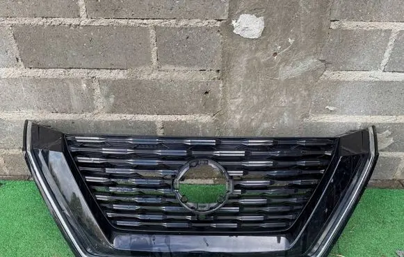 Nissan X-Trail T33 Front grill 