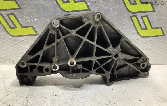 Ford Mondeo MK IV Engine mounting bracket 9662533080 30777382 7G9Q10K018AA