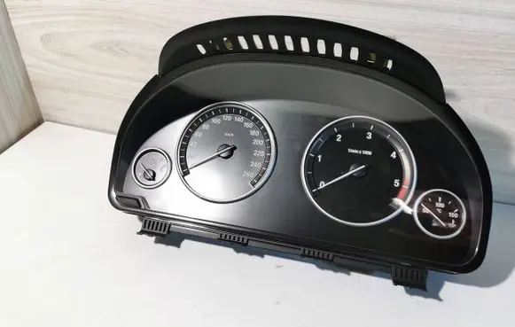 BMW 5 F10 F11 Speedometer (instrument cluster) 9249345 924934501 211995606