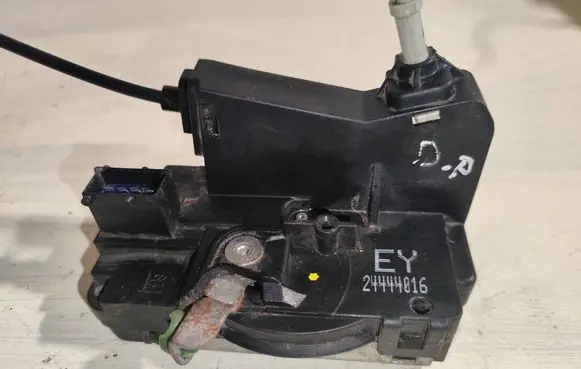 Opel Astra G Front door lock 24444016