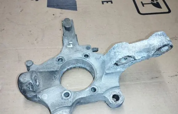 Chrysler Pacifica Front wheel hub 04743147AB