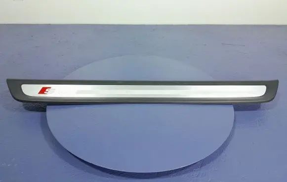 Foot area side trim