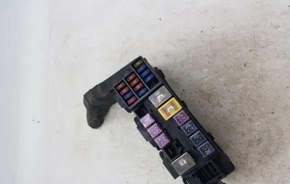 Nissan X-Trail T30 Fuse module NOCODE