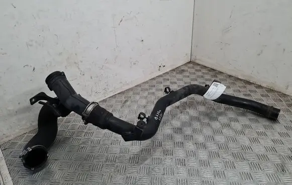 Audi Q7 4L Intercooler pipe mounting bracket 7L6145795S