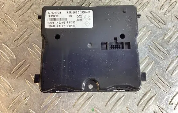 Nissan Qashqai Air conditioning/heating control unit 277604EA2B 5HB01203012