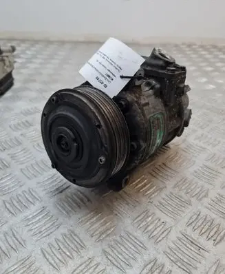 Volkswagen Touran I Air conditioning (A/C) compressor (pump) 1K08208030