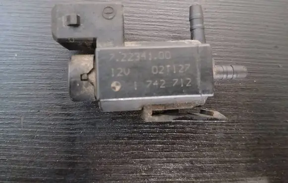 BMW 5 E39 Turbo solenoid valve 72234100 02T127 1742712