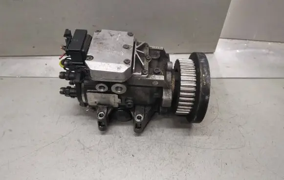 Audi A6 S6 C5 4B Fuel injection high pressure pump 0470506002 059130106A