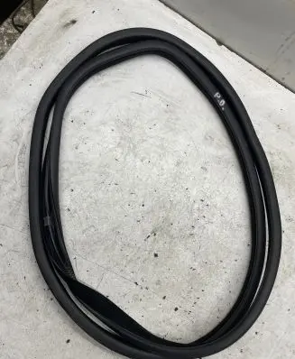 Mercedes-Benz ML W164 Front door rubber seal